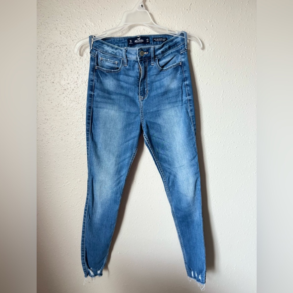 Hollister Curvy High-Rise Super Skinny
Jeans Size 3S Classic Stretch Denim
Blue